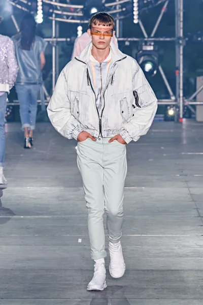 Look 29